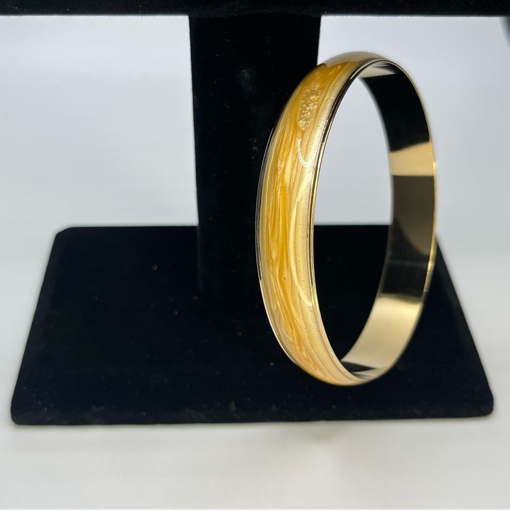Vintage Avon Gold Tone Bangle Bracelet with Marbled Enamel – 1970s–1980s Classic